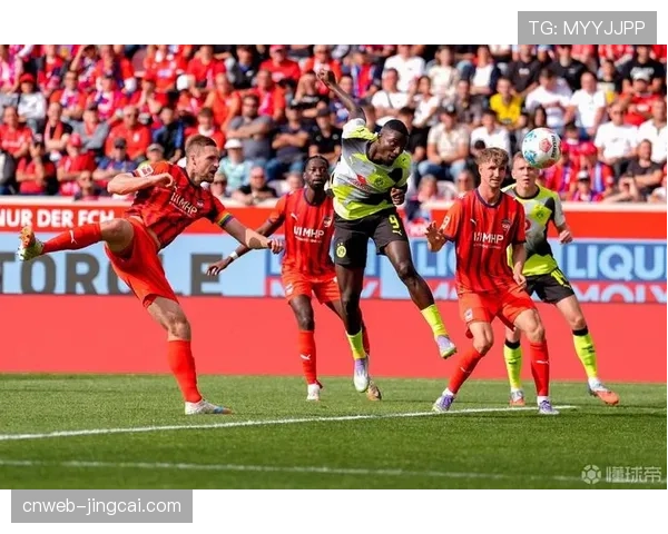 德甲战况：吉拉西首开纪录助力多特，奥格斯堡进攻乏力暂落后